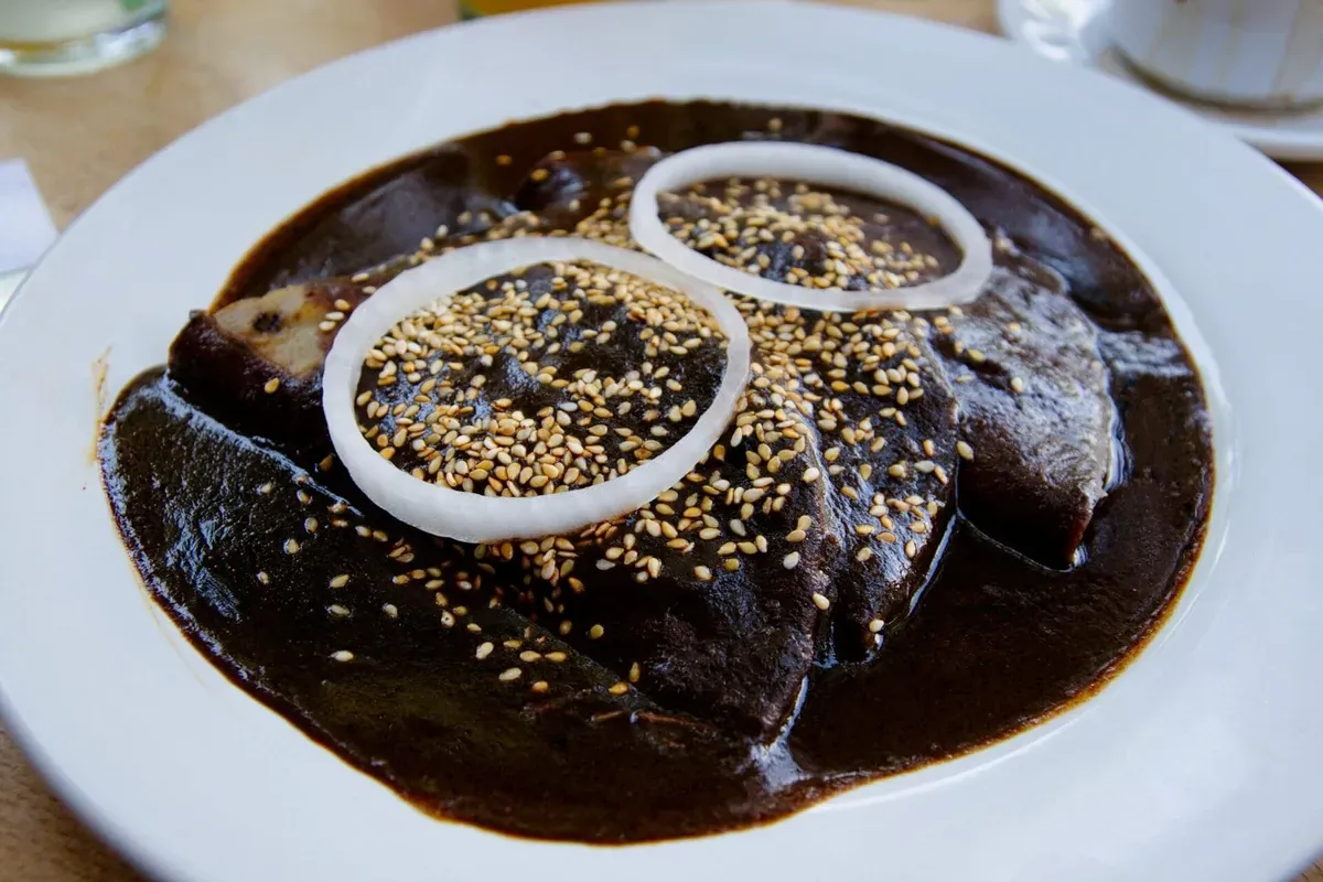 Disfruta el mole de Oaxaca y saborea su historia