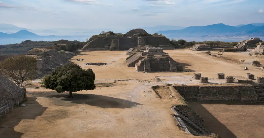 Vista panorámica de las ruinas de Monte Albán en Oaxaca