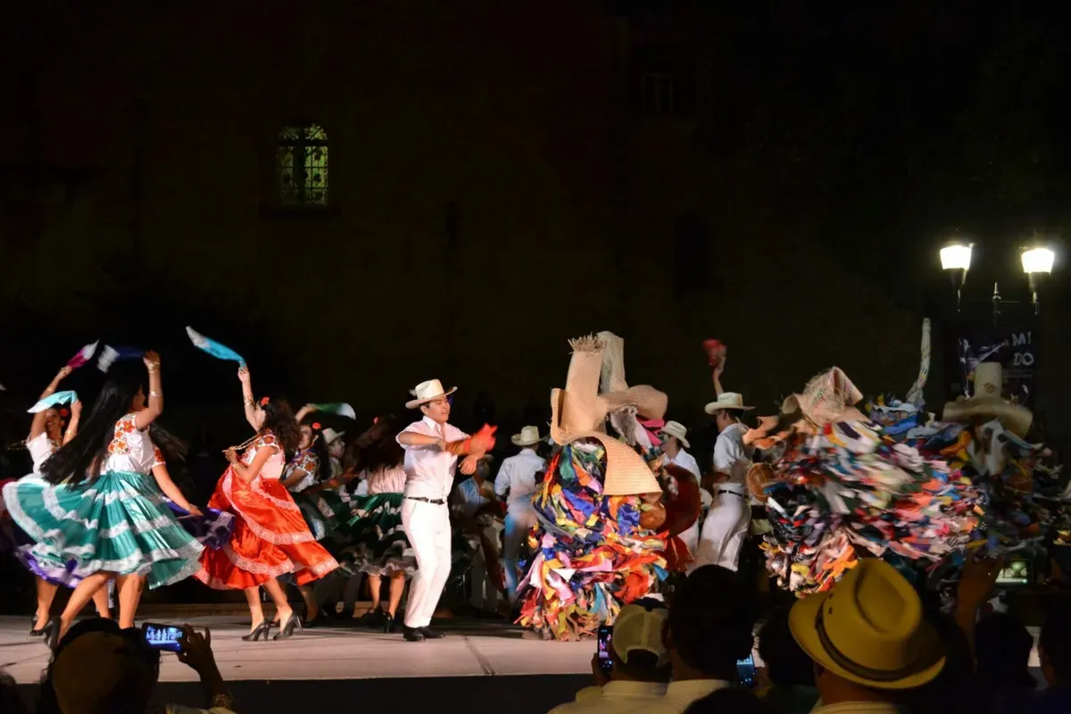 Explore the diversity in the traditional garments of Oaxaca