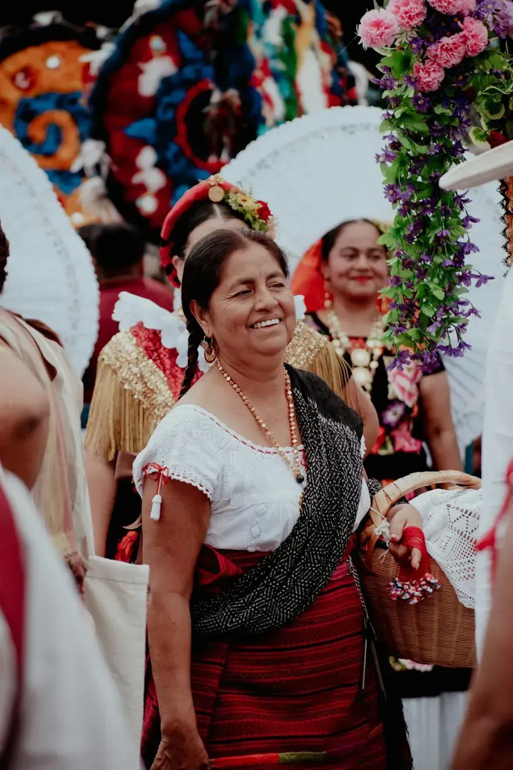 Imagen del baile de la Guelaguetza de las regiones de Oaxaca. 