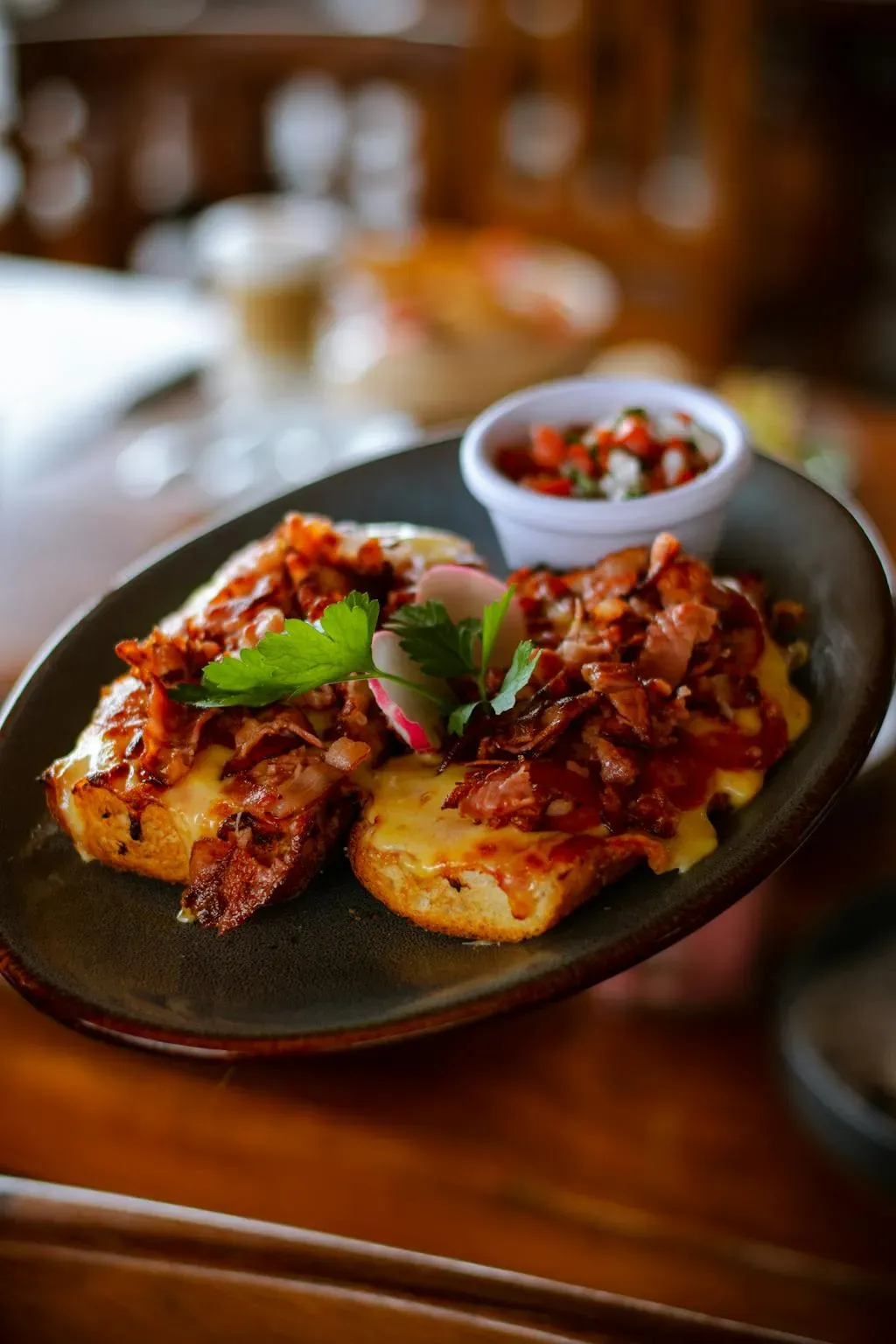 Imagen de comida típica con queso Oaxaca.