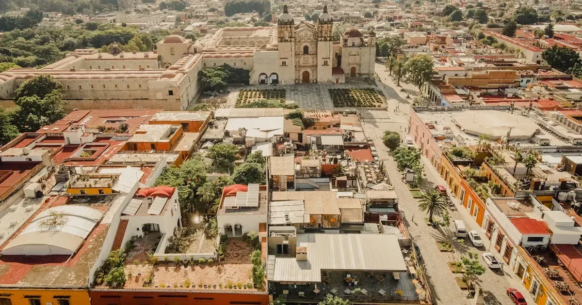 Cómo Llegar y Moverse en Oaxaca: Guía de Transporte