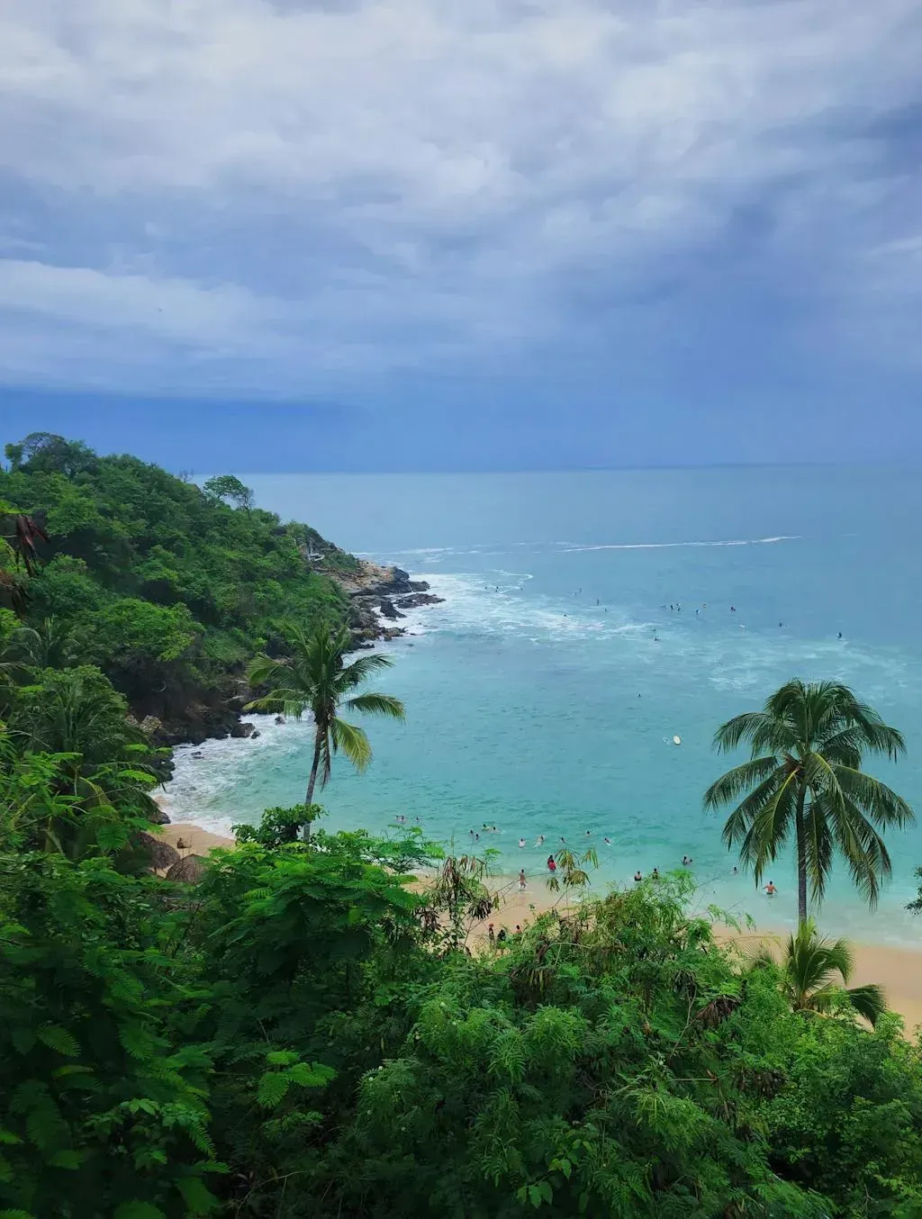 Imagen de una playa en Huatulco como parte de las regiones de Oaxaca. 