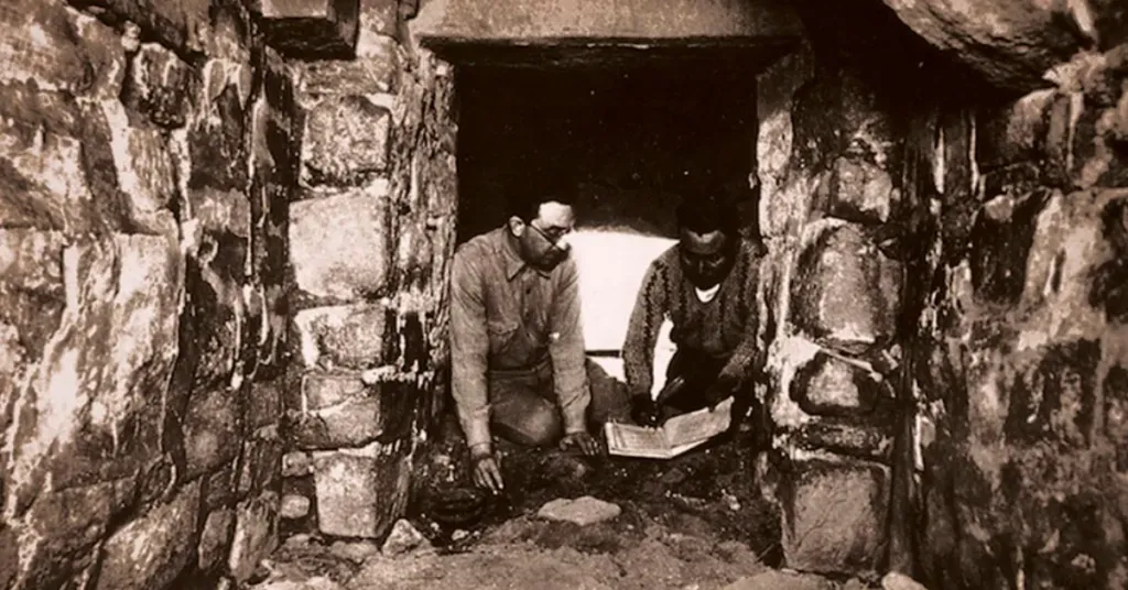 Exhibition of Tomb 7 artifacts from Monte Albán